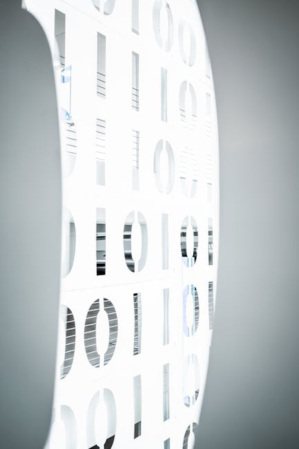 분석을 위해 잘 준비된 데이터를 상징하는 깔끔하고 정돈된 책상